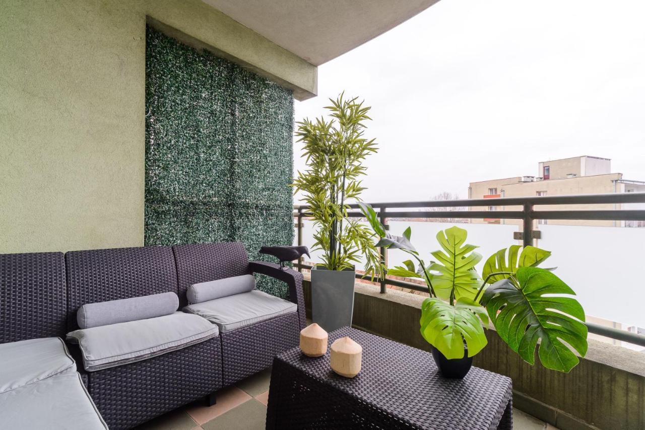 Family Apartment With A Terrace On Aleje Jerozolimskie Warsaw Exterior photo